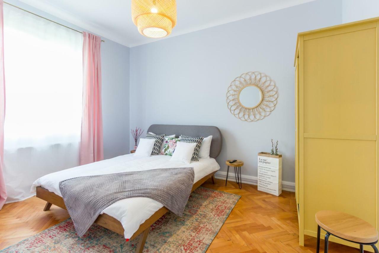 City Chic 3 Bedroom Apartment Cluj-Napoca Eksteriør billede