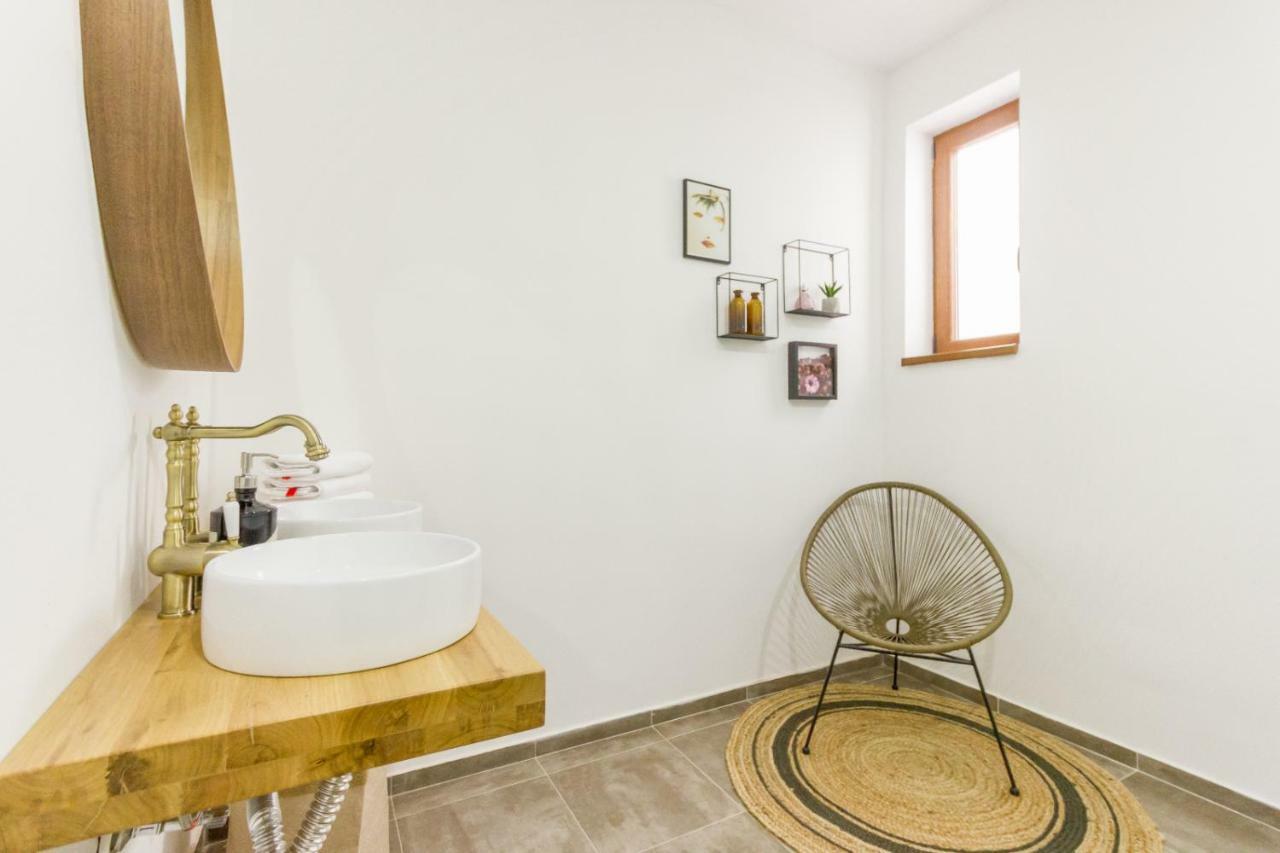 City Chic 3 Bedroom Apartment Cluj-Napoca Eksteriør billede