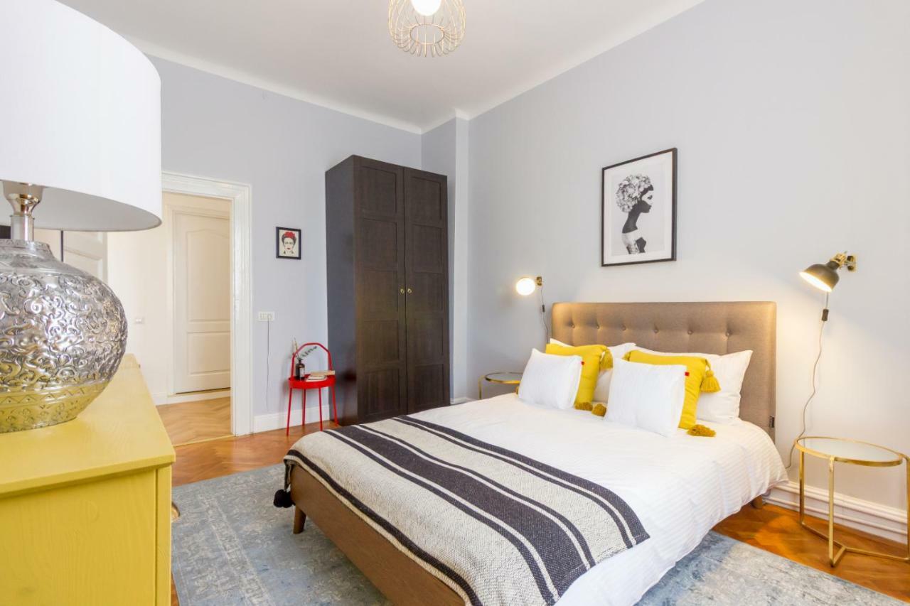 City Chic 3 Bedroom Apartment Cluj-Napoca Eksteriør billede