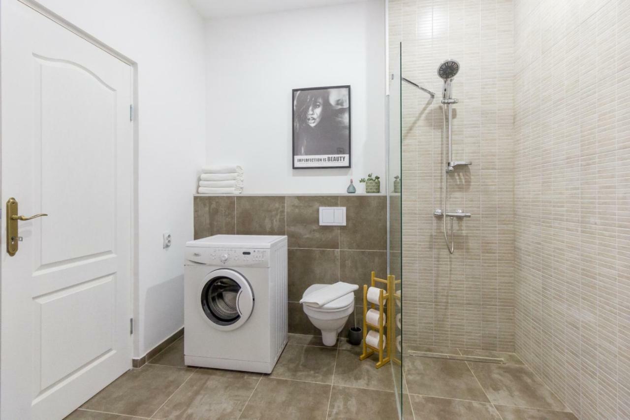 City Chic 3 Bedroom Apartment Cluj-Napoca Eksteriør billede