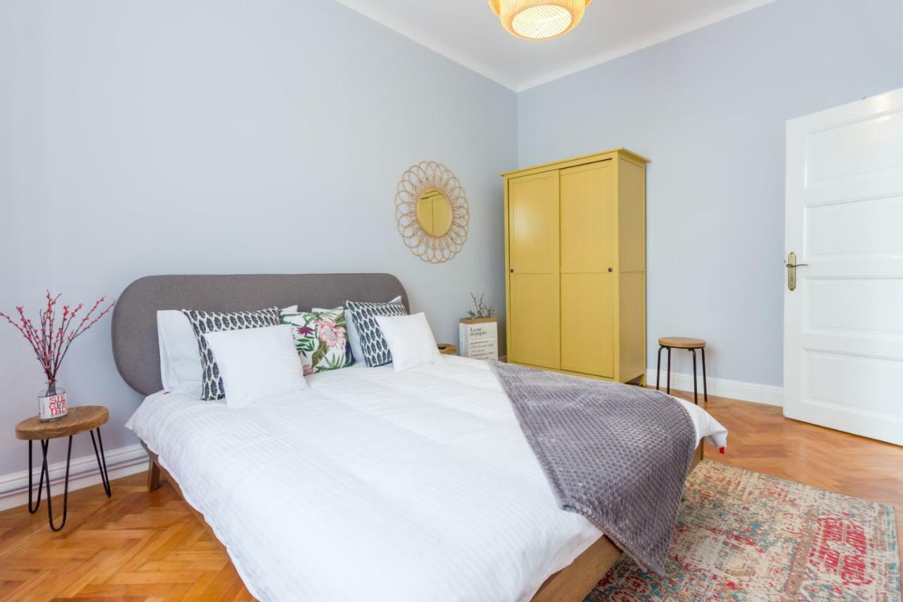 City Chic 3 Bedroom Apartment Cluj-Napoca Eksteriør billede